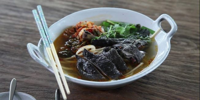One of black chicken meat recipes, which is black chicken meat soup and the taste is so delicious.
