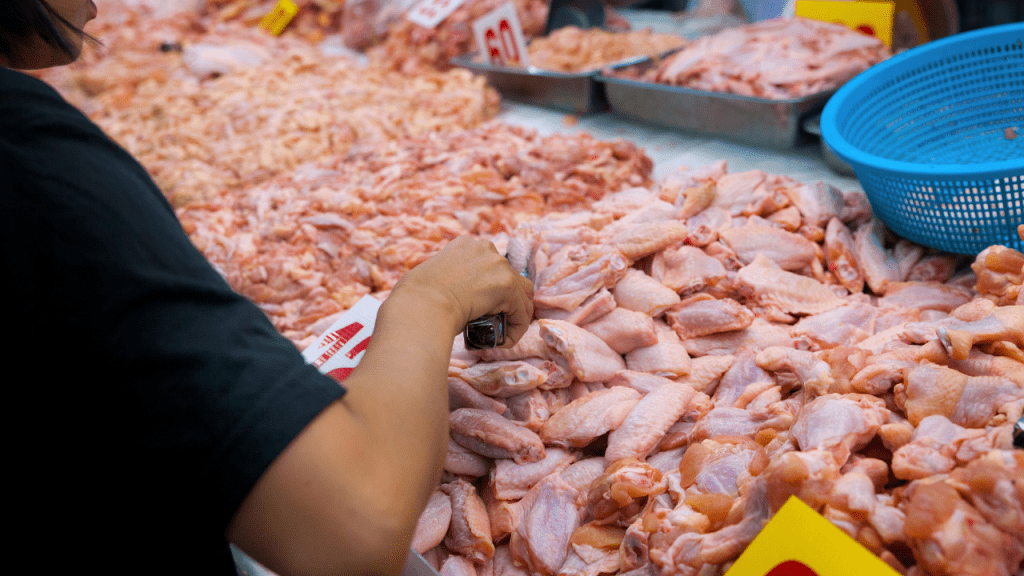 Untuk permulaan, peternak bisa memasarkan ayam siap panennya ke keluarga atau tetangga dekat terlebih dahulu | Image 1