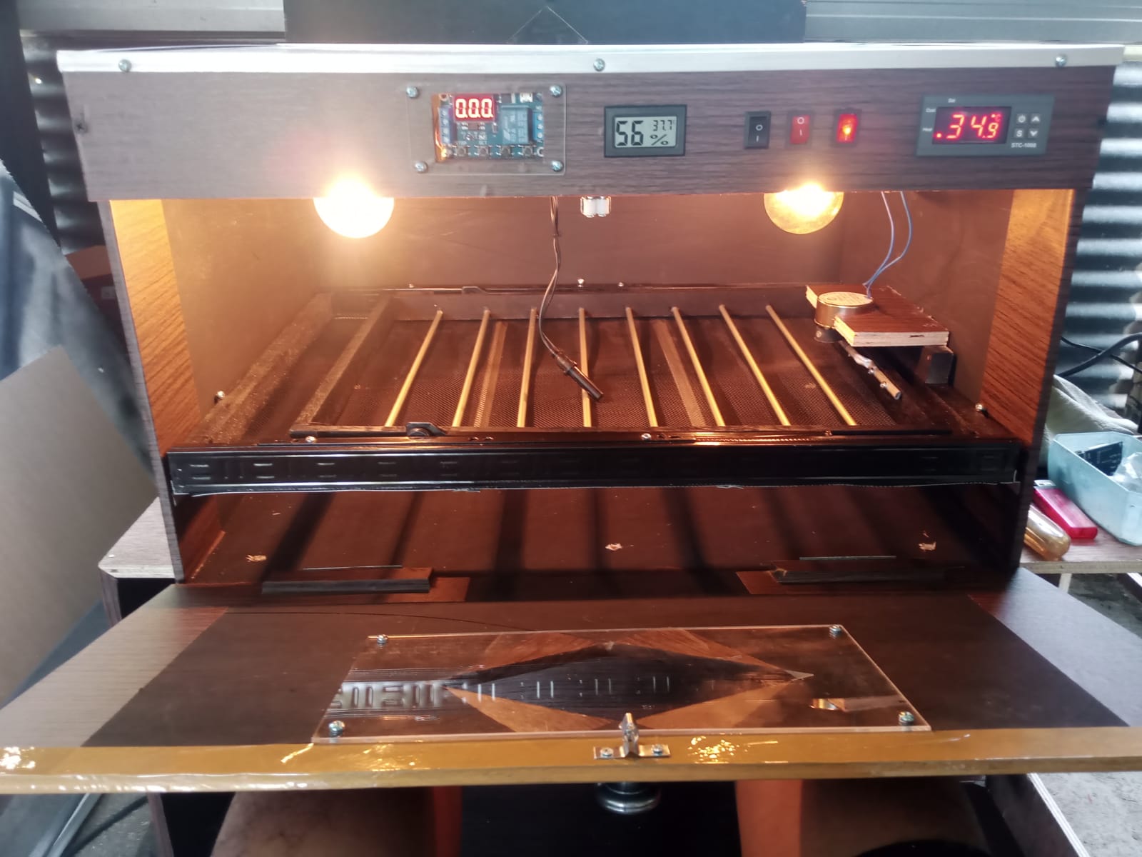 Bagian dalam, mesin penetas telur full otomatis dengan rak geser